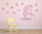 Wandtattoo ♥ Pferd + Schmetterlinge + Sterne mit Namen ♥ Kinderzimmer ♥ 2-farbig