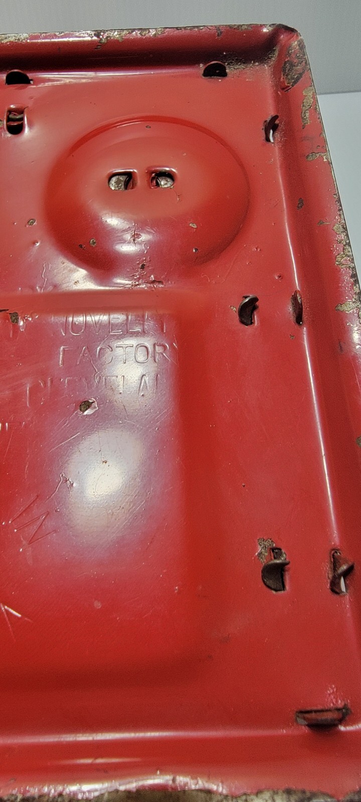 как выглядит Antique Durable Toy Co. USA Red Small Toy Metal Store Cash Register Great Shape фото