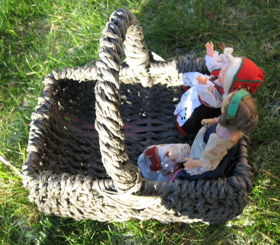 basket seagrass, shopping picnic, dark blue grey, storage/decor toy vintage, VGC - Image 3 of 4