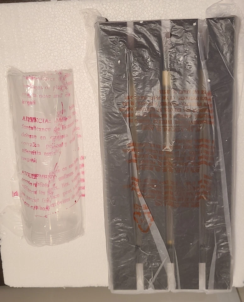 Linterna de pared exterior mediana Livex Lighting 20752-04, Greenwich - negra Foto 4 de 4