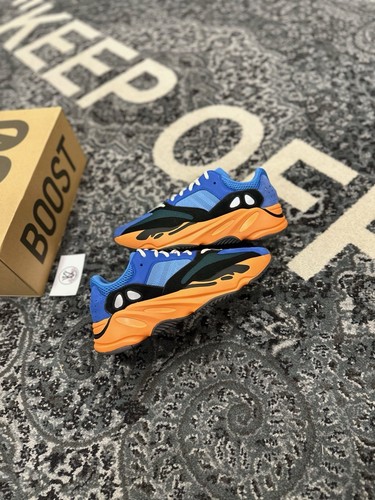 Größe 10,5 - Adidas Yeezy Boost 700 hellblau - Bild 1 von 6