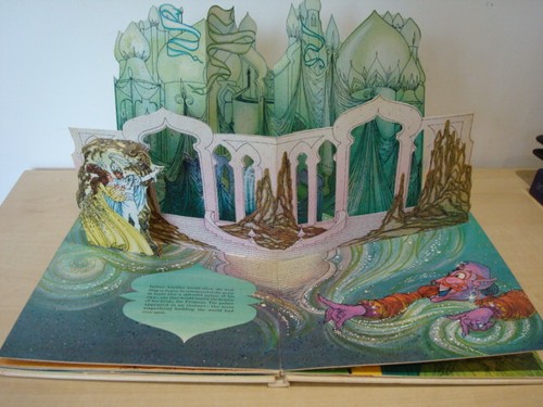 Aladdin and the Wonderful Lamp (A Pop-Up Classic) - Roger Schlesinger et al - Bild 2 von 2