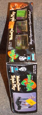 スポーツ SPACE JAM Michael Jordan Triple Play Vintage 1996 Space Jam Michael Jordan Triple Play 3 Figure Set