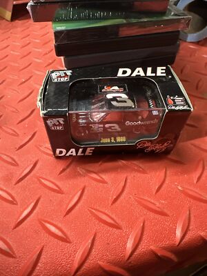 Pit Stop #3 Dale Earnhardt Goodwrench Performance - June 3, 1990 - 1:64
