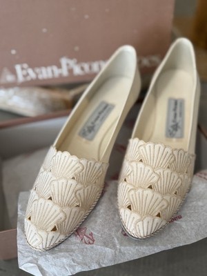 NOS Evan Picone Cream Embroidered Seashell Cut Flats Made Spain 7.5 Mint Crisp