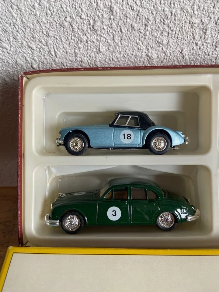 Estuche Corgi, 4 coches de colección, edición limitada con certificado - Imagen 2 de 4