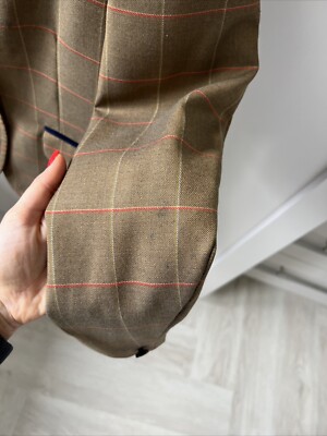 28 Le Beau Cheval Green Tweed show jacket, sits beautifully