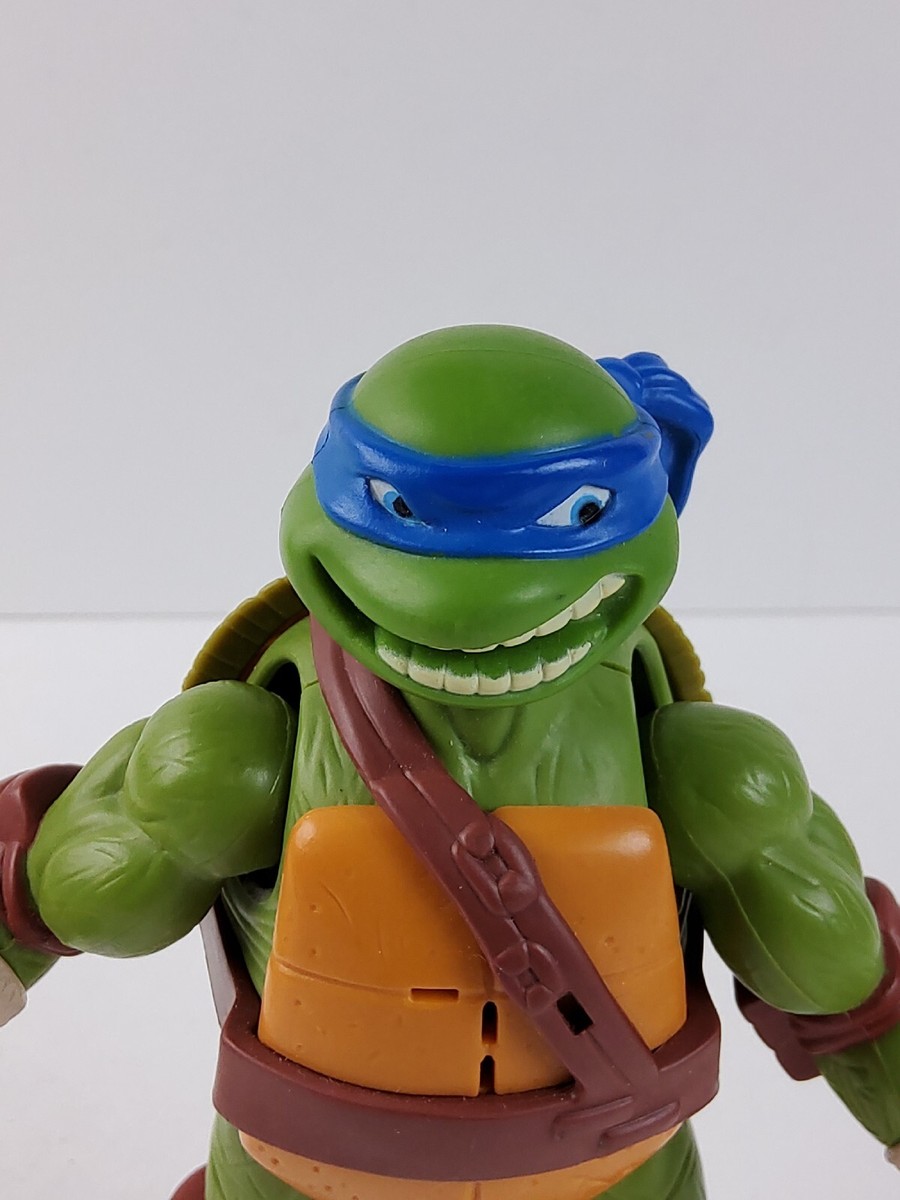 TMNT Leonardo Teenage Mutant Ninja Turtles Viacom Action Figure