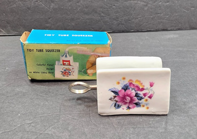 Vintage Ceramic Toothpaste Tidy Tube Squeezer Floral Roller Key Taiwan