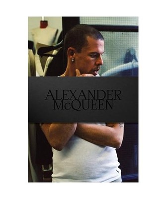 Alexander McQueen, Bergen, Véronique