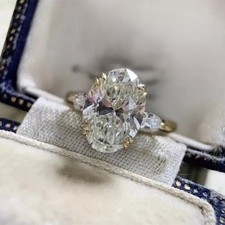 Anello di Fidanzamento 2,40 Ct Taglio Ovale Certificato IGI Diamante Coltivato in Laboratorio Oro Giallo 14K