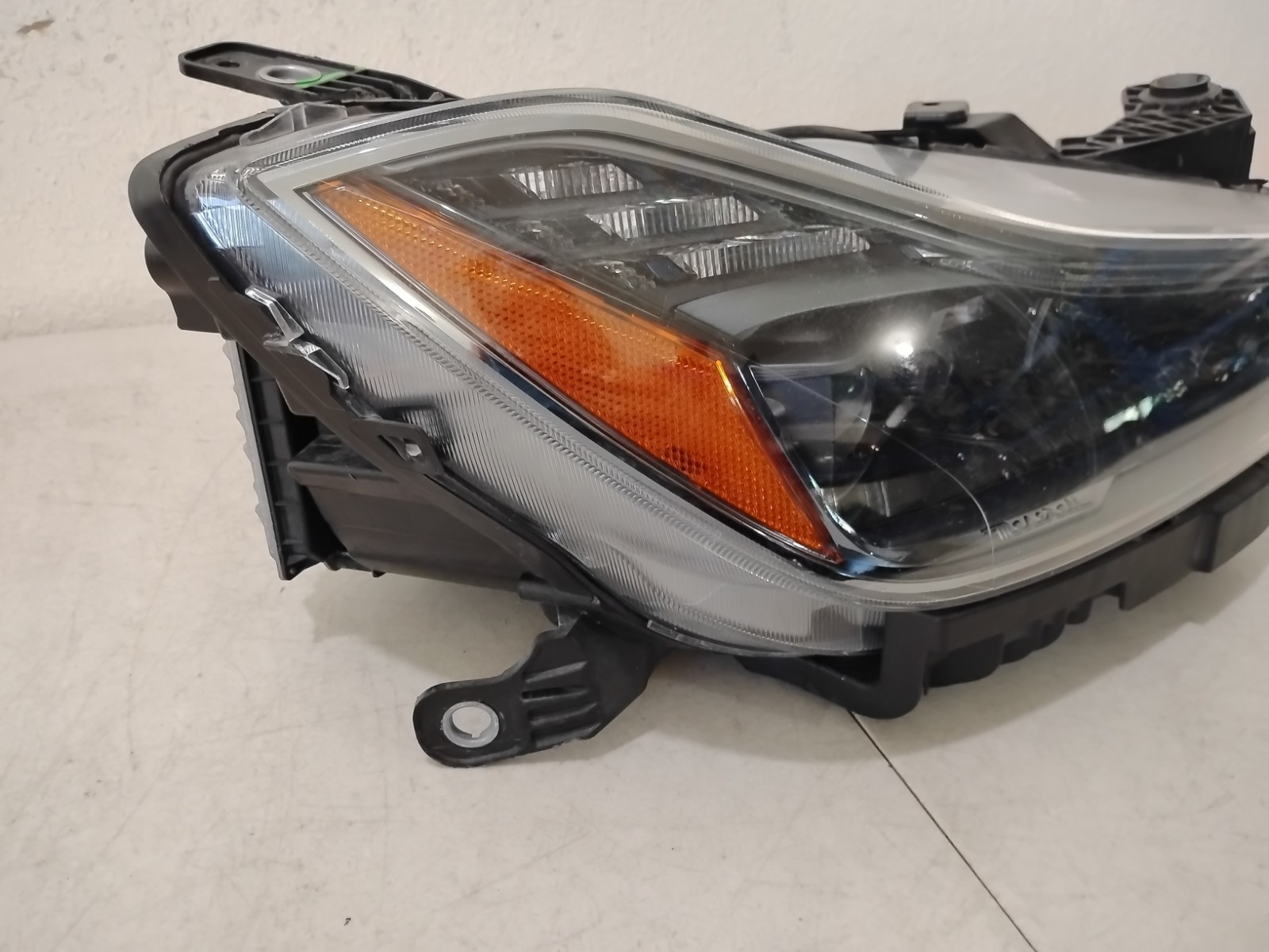Maserati Ghibli 2014-2019 Right Headlight