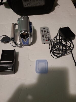 デジタルカメラ JVC GZ-N5 カワイイ”と“キレイ”にこだわったママのためのビデオカメラ