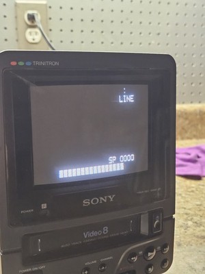 Sony Video8 EV-DT1 Trinitron Color Video TV Combo – Powers On (For