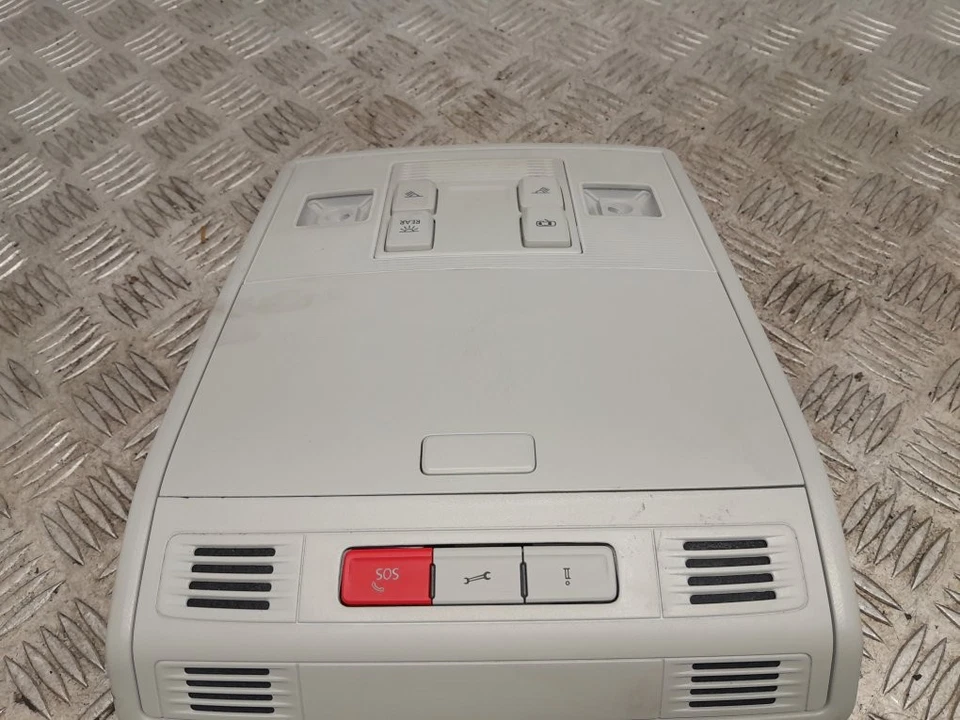 SKODA SUPERB/VW INTERIOR LIGHT PANEL ESTATE 5 DOOR 5Q0951172 2015-2022  - Image 3 of 4