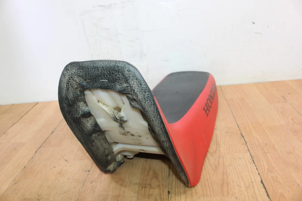 2003 Honda XR250R Complete Seat with Base - Image 3 of 4