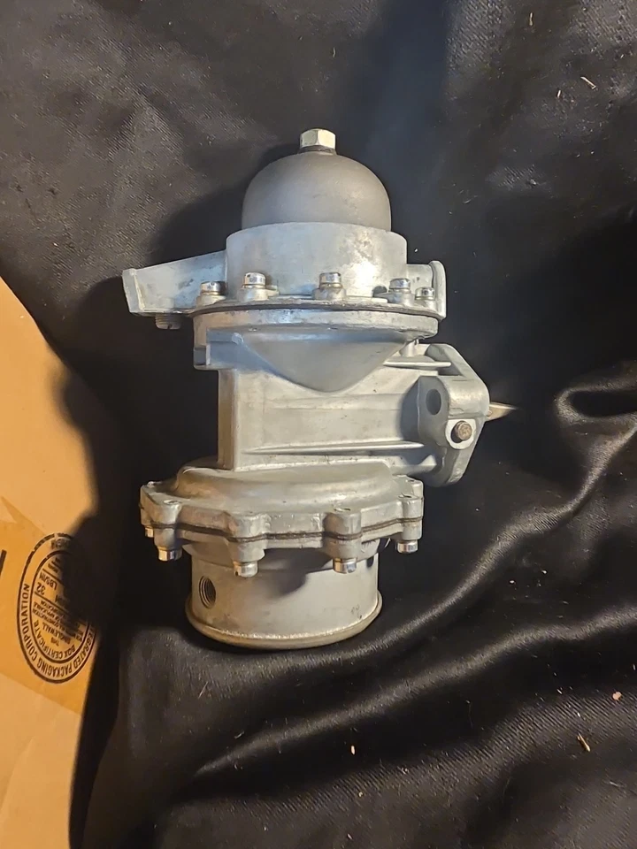 1940 Pontiac model 29 1939 1940 Oldsmobile 8 model L39 L40 fuel pump 1537087 526 - Image 2 of 4