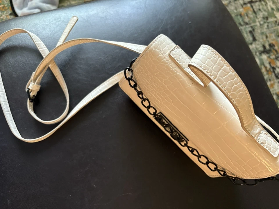 Kendall & Kylie Crossbody - Image 3 of 3