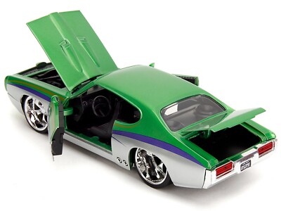 1969 PONTIAC GTO JUDGE GREEN & SILVER 1/24 DIECAST MODEL CAR BY