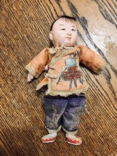 ANTIQUE COMPOSITION CHINESE DOLL IN EMBROIDERED SILK CLOTHING.