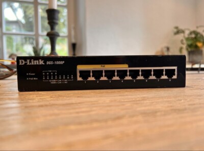 D-Link Gigabit PoE Unmanaged Switch (DGS-1008P) mit Zubehörteilen 