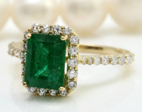 Diamantes esmeralda enchapados en oro amarillo de 14K creados en laboratorio de 3,05 quilates para mujer Foto 2 de 4