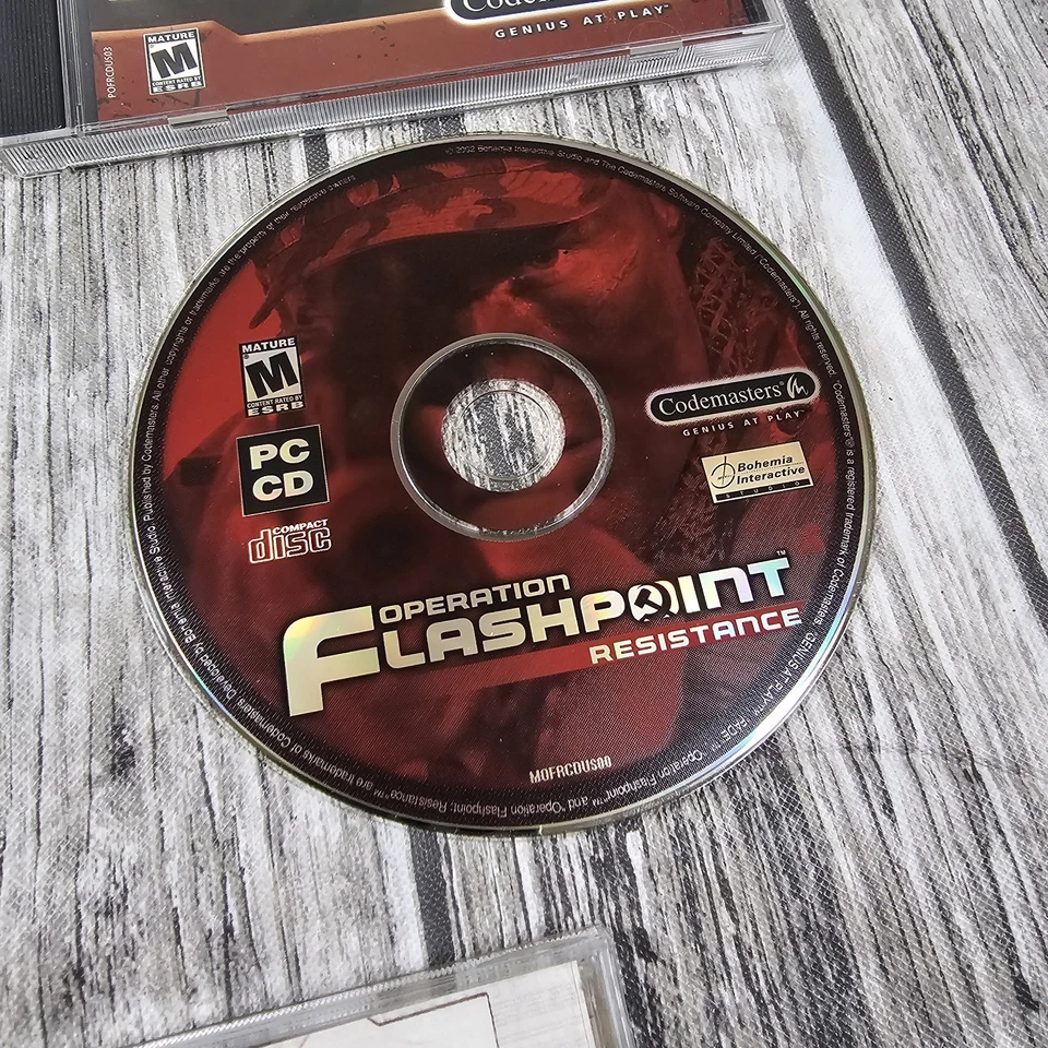 Quake III 3 Arena, Hitman 2, Operation Flashpoint Resistance Lote de Juegos PC Foto 4 de 4