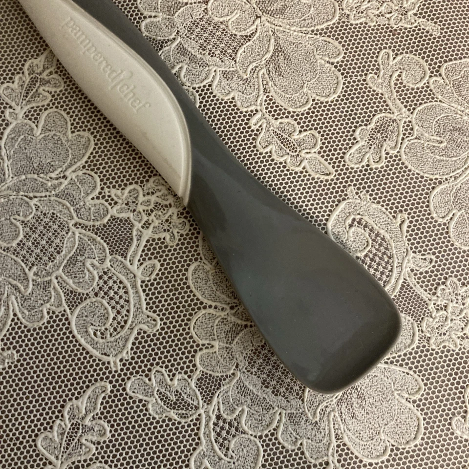 Pampered Chef Silicone Scoop & Spread 1708 Sandwich Cutter Spreader Gray White - Image 2 of 4