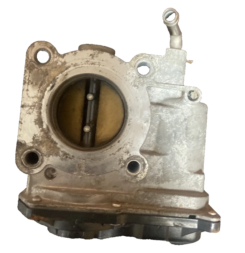 2007 Toyota Yaris Throttle Body 22030-21030 OEM - Image 3 of 4