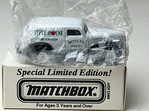 Matchbox AD-Ventures 1939 Chevrolet Panel Truck, Apple House Donuts - Picture 2 of 12