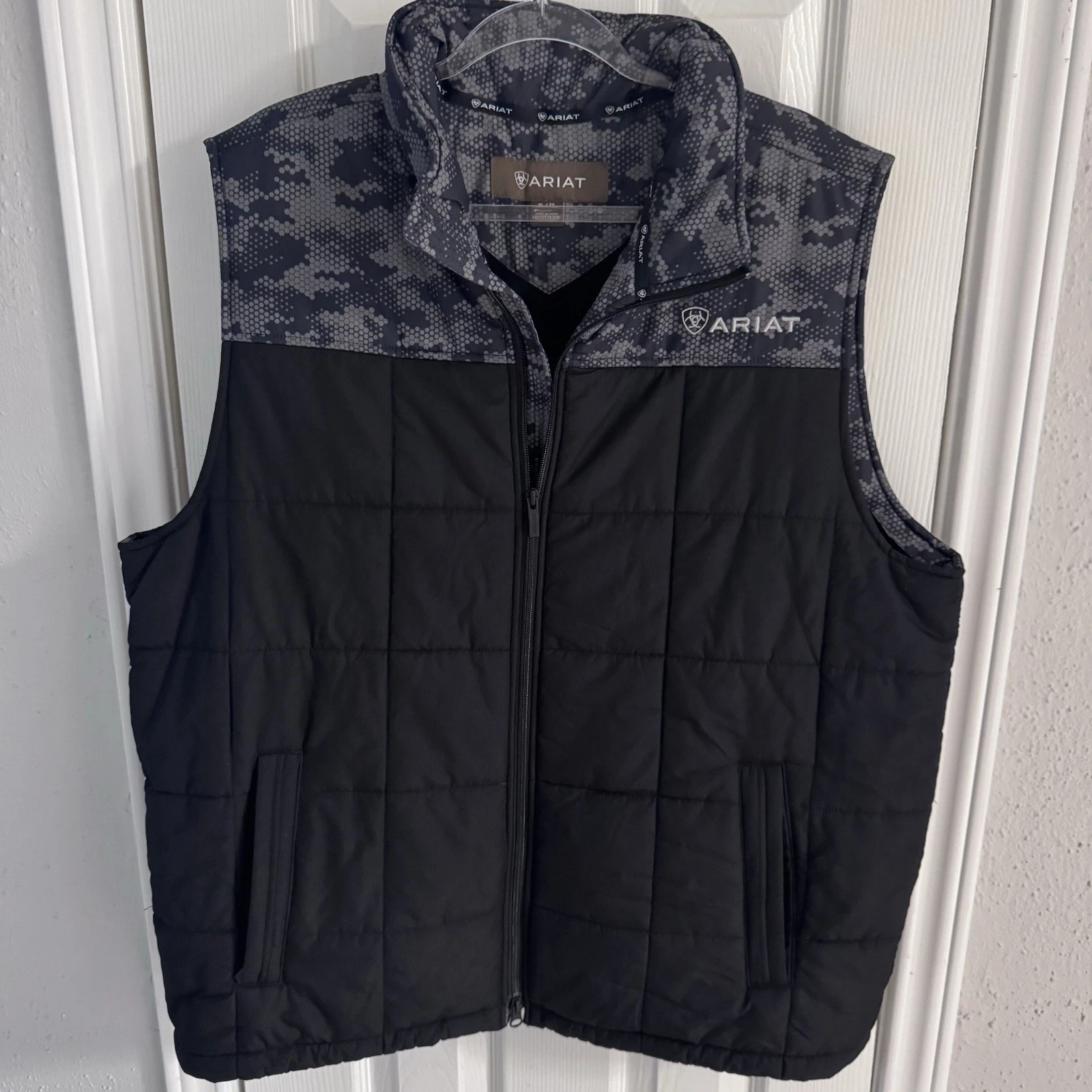 Ariat Men’s Colorblock Crius Insulated Vest Sz XL Black Digi Camo Colorway