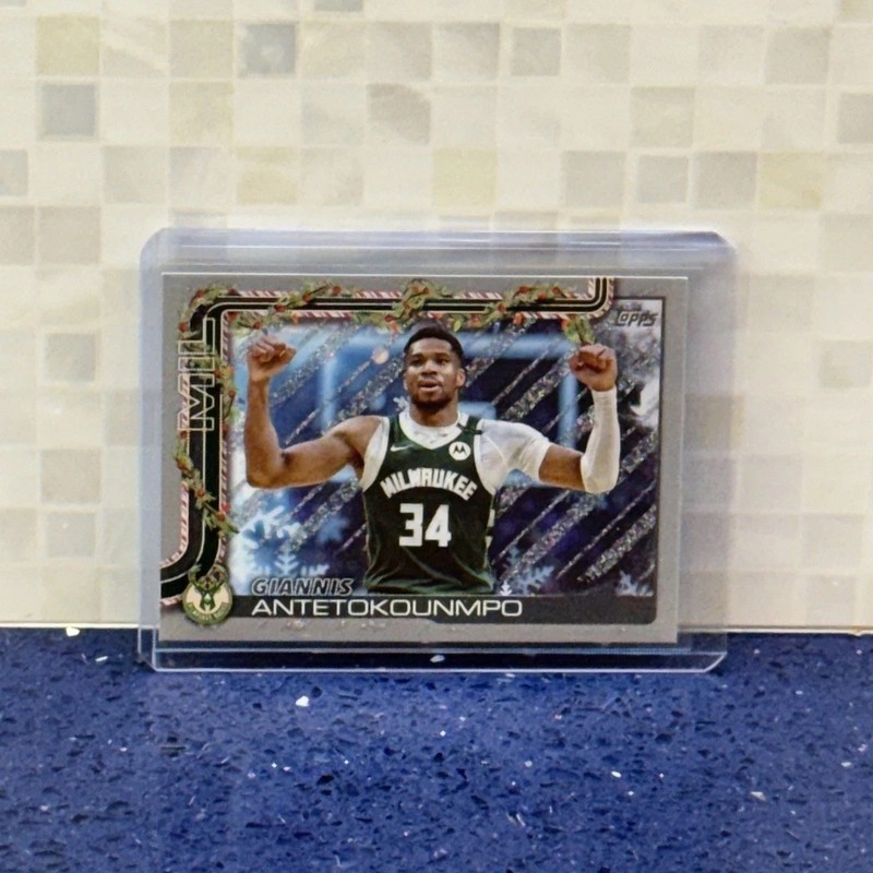 2025-26 Topps Basketball Holiday Giannis Antetokounmpo #H43 Silver Glitter