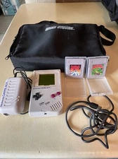 Working Gameboy 1989 no screen and extra games with Bag & Charger.