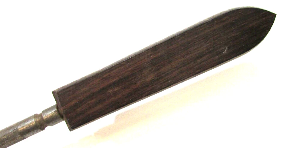 Cuchillo de afilar de acero de 12" de largo con mango de madera de colección de los años 50 Foto 4 de 4