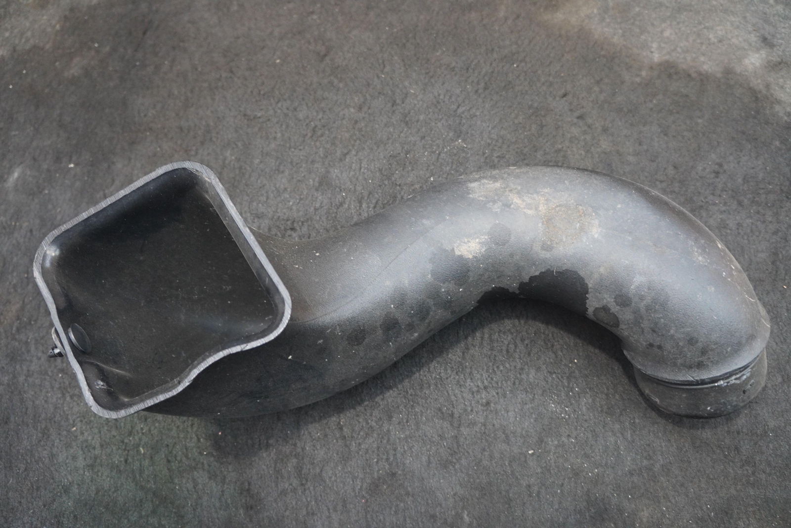 Right Air Cleaner Intake Duct Tube ED23-9A675-AA Aston Martin V12 Vantage 2017