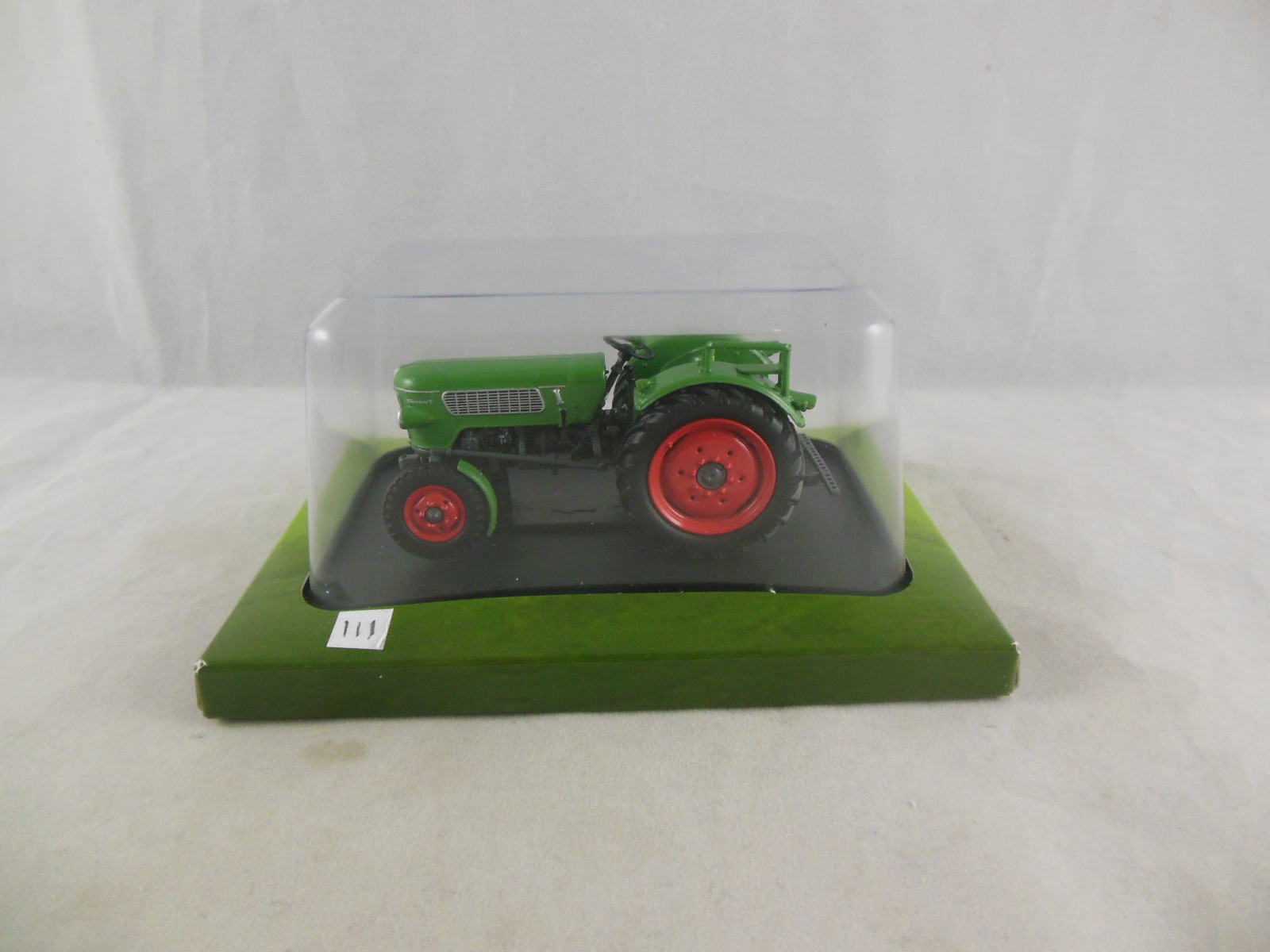 Hachette no.111 1961 Fendt Farmer 2 in Green Tractors and the world of farming