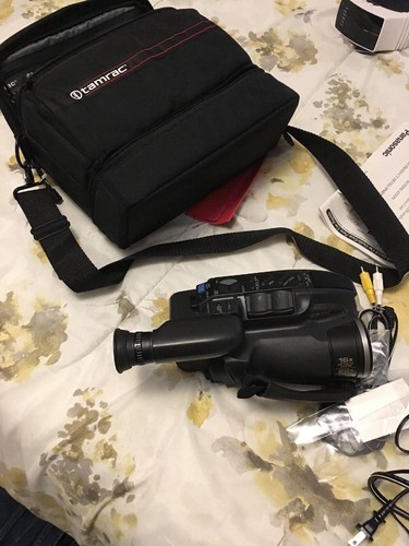 Panasonic Palmcorder PalmSight Camcorder PV-L657D with Manual in Case - Picture 12 of 12
