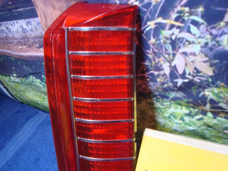 Lente de luz trasera Delmont Delta 88 Cutlass 1967 parte superior derecha 5958590 Oldsmobile Nuevo de Lote Antiguo Y6 Foto 2 de 4