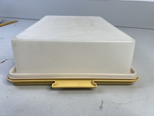 Vintage TUPPERWARE Fresh-N-Fancy Cake Taker 13 x 9 Harvest Gold Base 622-5 - Picture 3 of 8