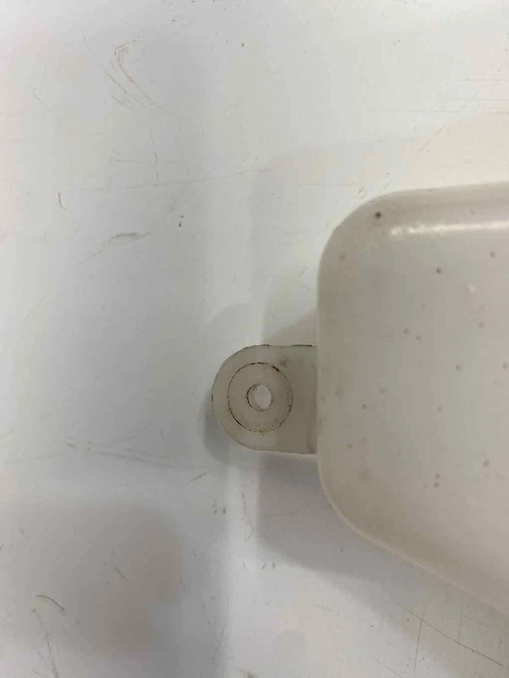 Used Engine Coolant Reservoir fits: 2008 Toyota Fj cruiser  Grade A - Image 3 of 4