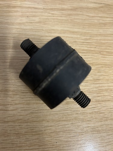 ENGINE MOUNT for Vintage 1980s TOHATSU 2 Stroke Outboard 334-61302-0 - 第 1/1 張圖片