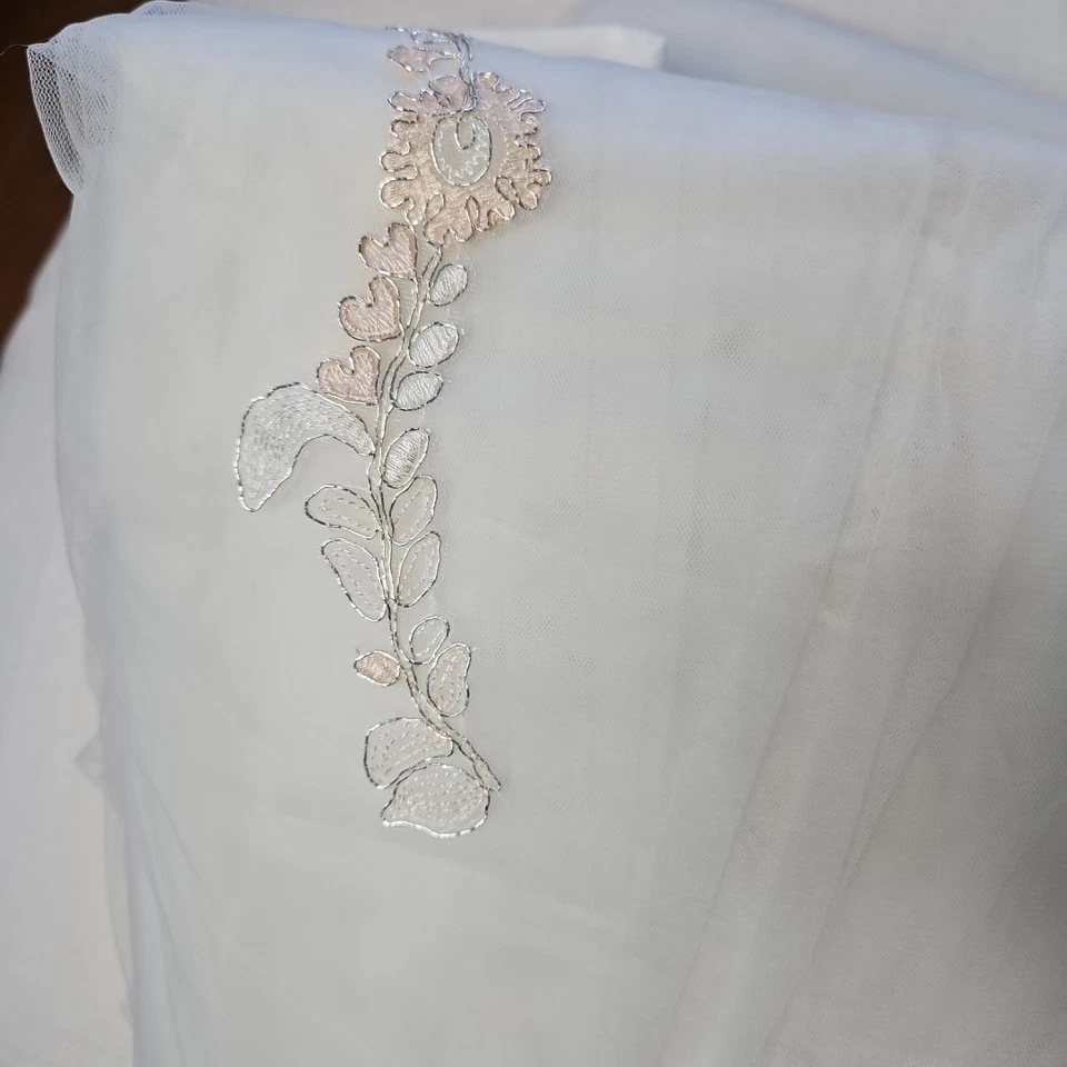 Apliques de granero de cerámica Monique Lhuillier x toldo transparente blanco floral AGOTADO NUEVO Foto 3 de 4