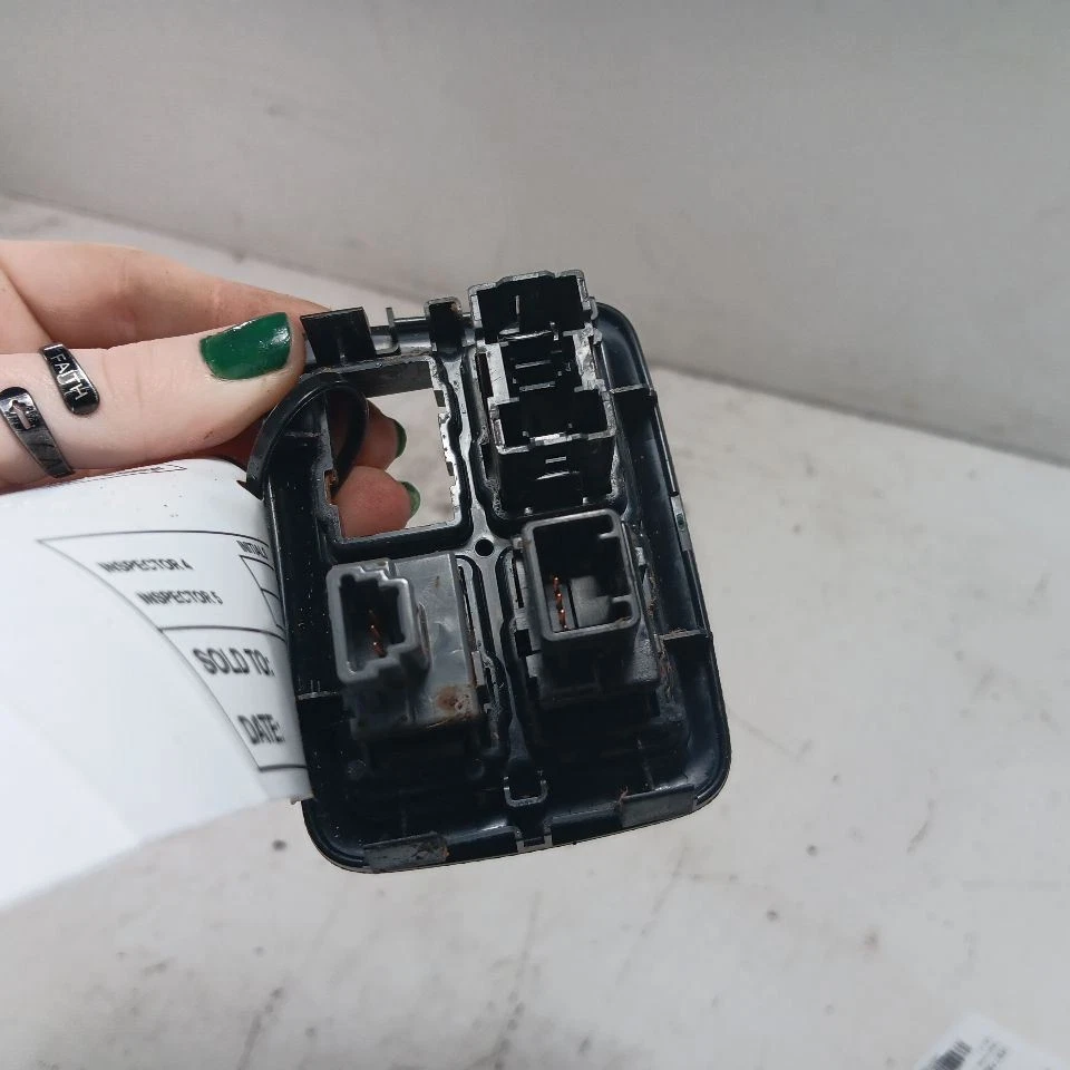 Interruptores de modo Toyota Prius C EV ECO 2017 2016 2015 2014 2013 - Imagem 4 de 4