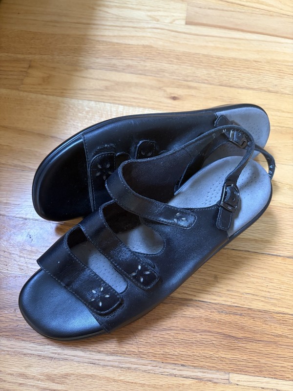 SAS  Slingback Leather Sandal Women's 9M  Black Strappy Tripad Comfort