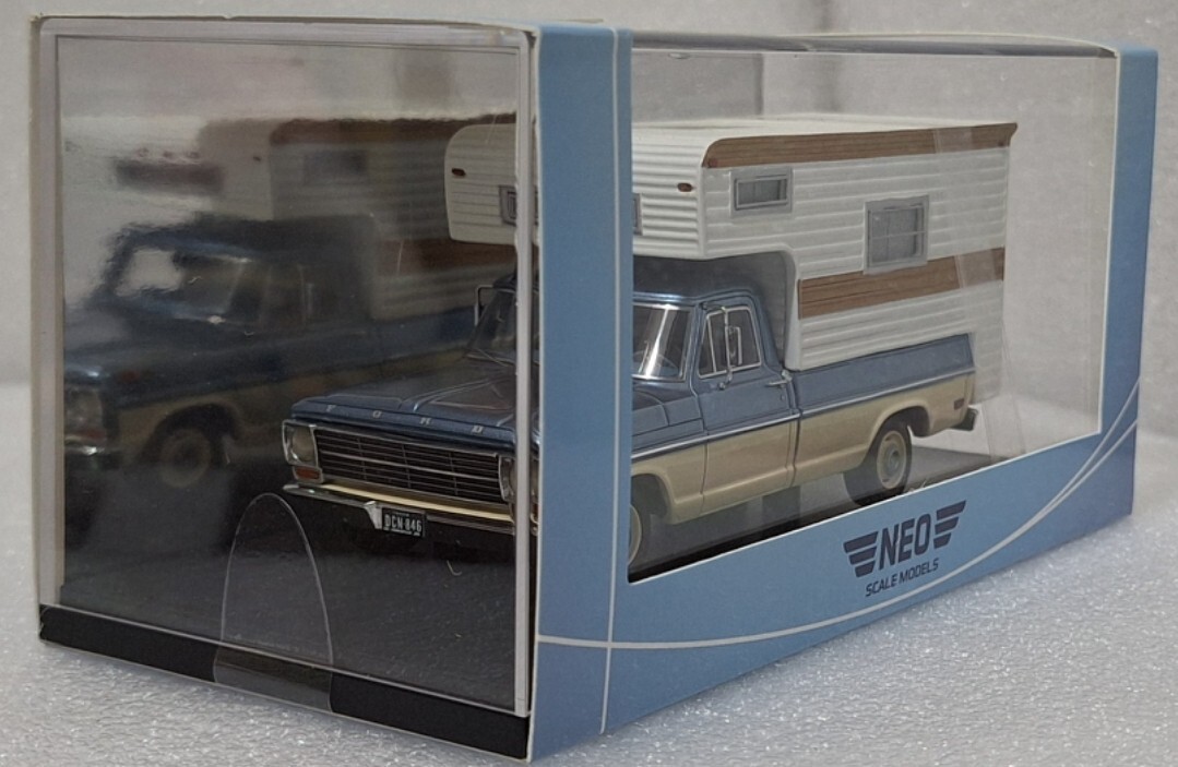 Ford USA F-100 Camper 1972 Light Blue Met Ivory White 1:43 Neo