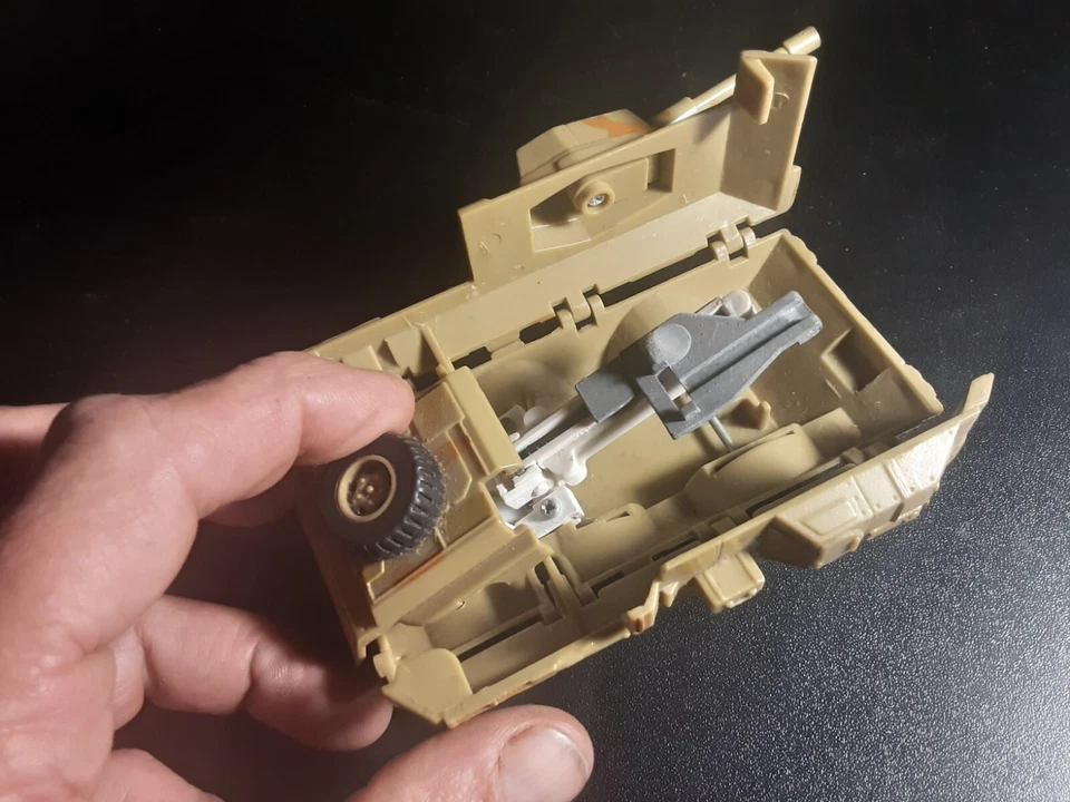 CARRO ARMATO AIR VECTOR 1997 6 RUOTE DIMENSIONI 14X6,5X5,5 - Immagine 4 di 4