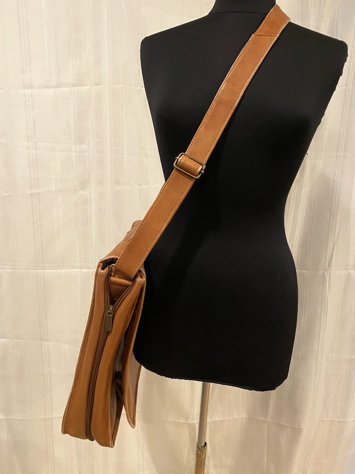 Wilson Leather Messanger Lap Top Bag 12 X 14 - Image 4 of 4