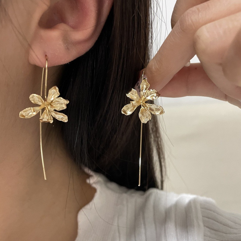 Women's Iris Flower Pendant Earrings Golden Fashion Jewelry Alloy Eardrop