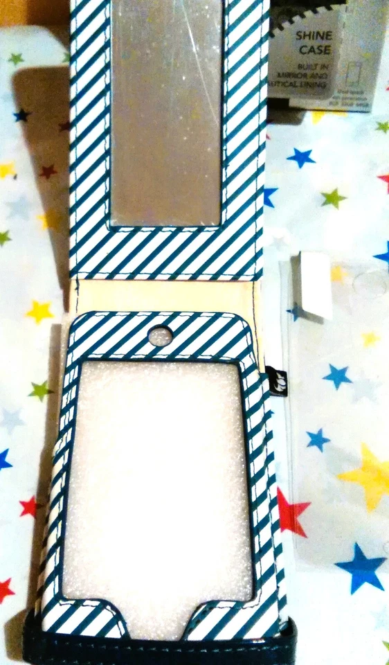 iPod Touch 4th generation PU High Gloss Leather padded flip case with mirror, - Image 4 of 4