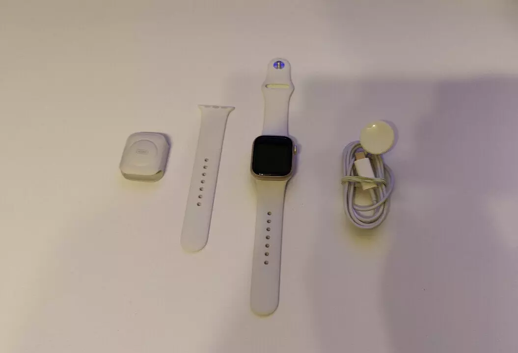 Apple Watch Series 8 GPS 41mm Starlight Aluminum Case with